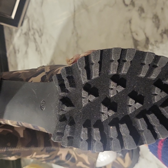 Coat - Picture 8 of 8